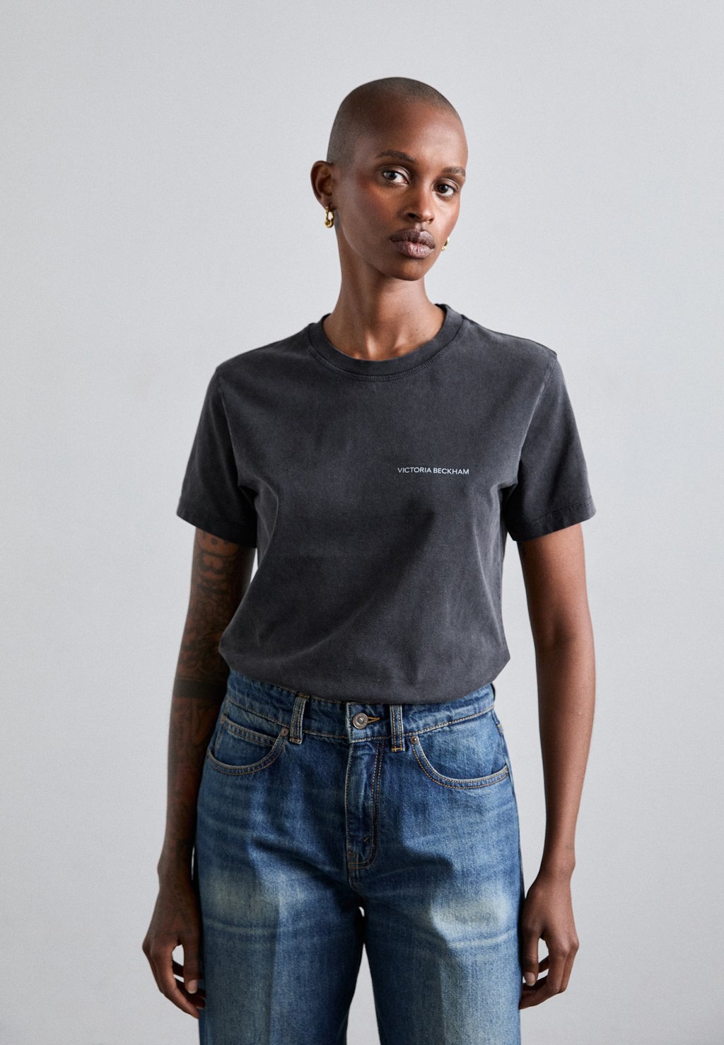 

Базовая футболка SHRUNKEN LOGO TEE Victoria Beckham, черный