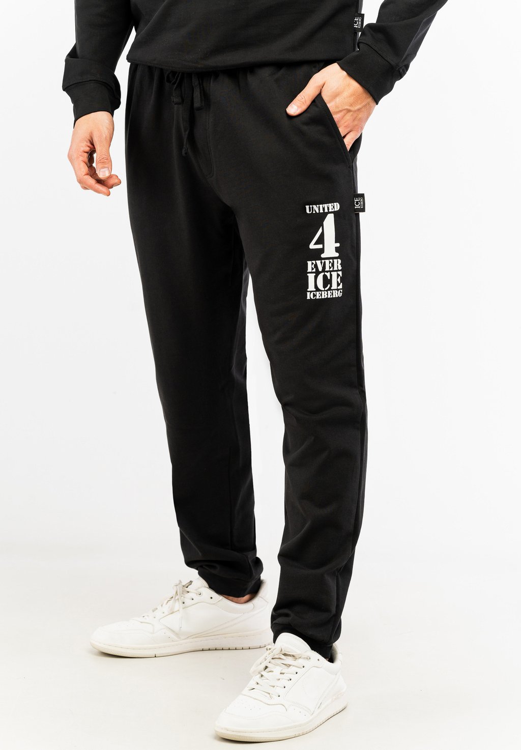 

Спортивные штаны JOGGERS WITH DOUBLE POCKETS AND DRAWSTRINGS ICE ICEBERG, черный