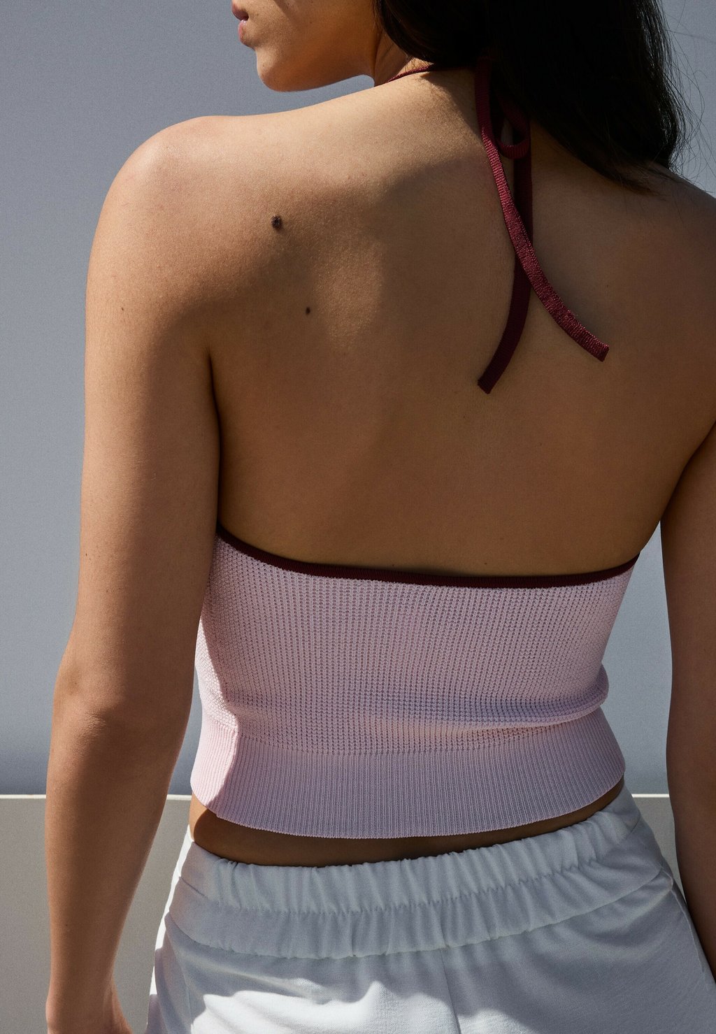 

Топ CONTRAST HALTER Bershka, светло-розовый