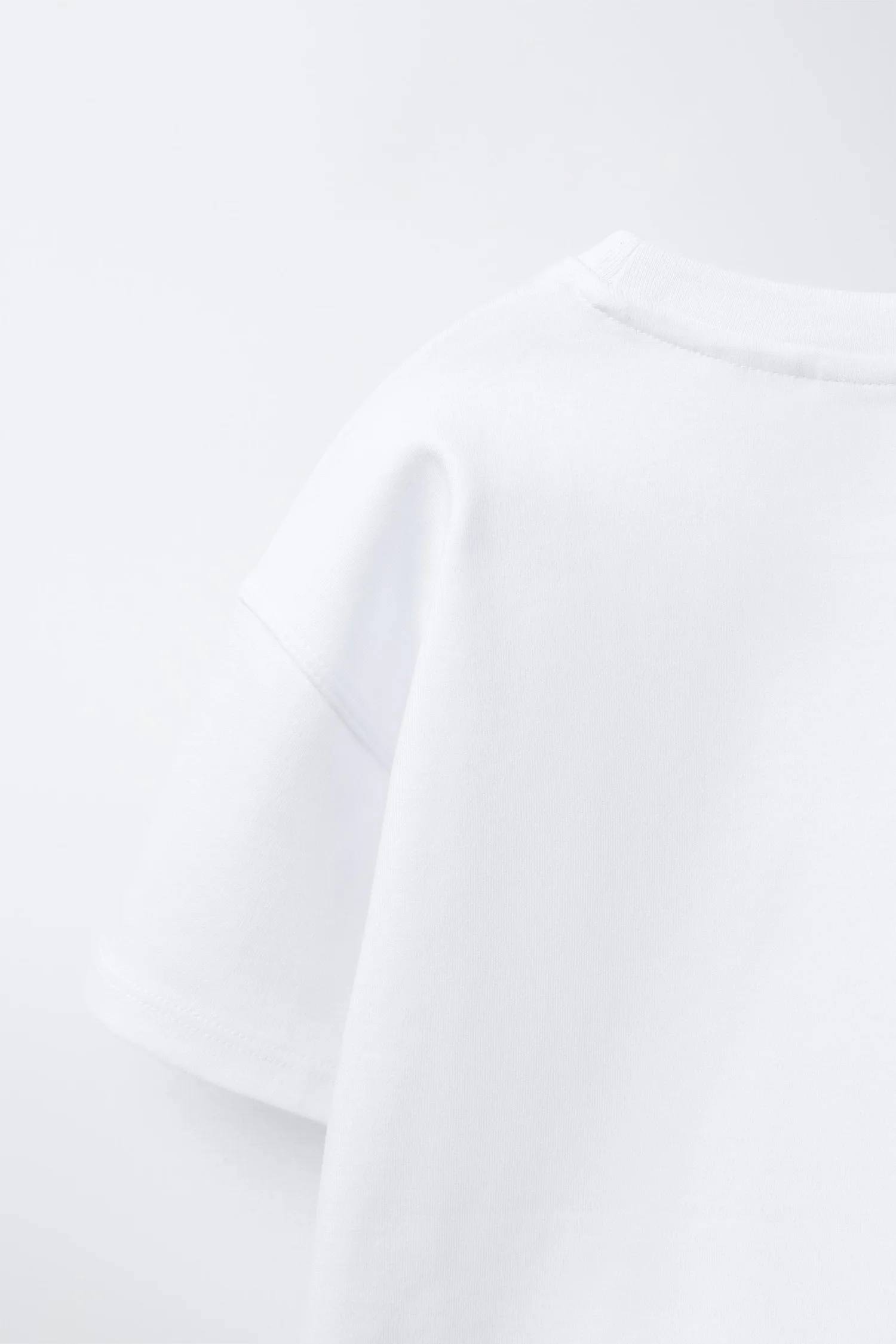 Простая футболка из трикотажа с переплетенными нитками Zara, белый — фото 4