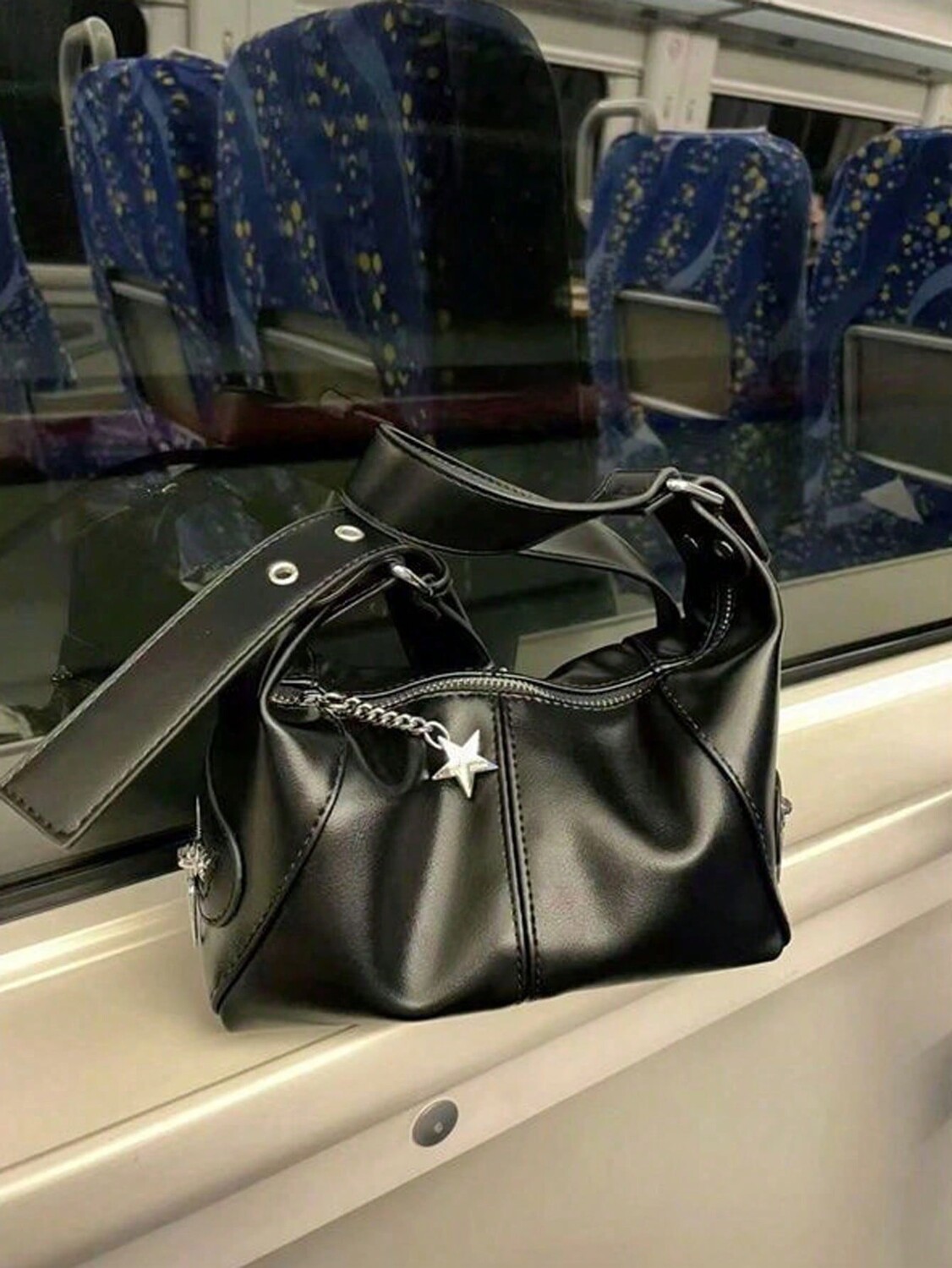 

Ретро-винтажная сумка через плечо в европейском стиле на молнии, выполненная из кожи с дизайном в стиле хиппи, создающим уникальный образ