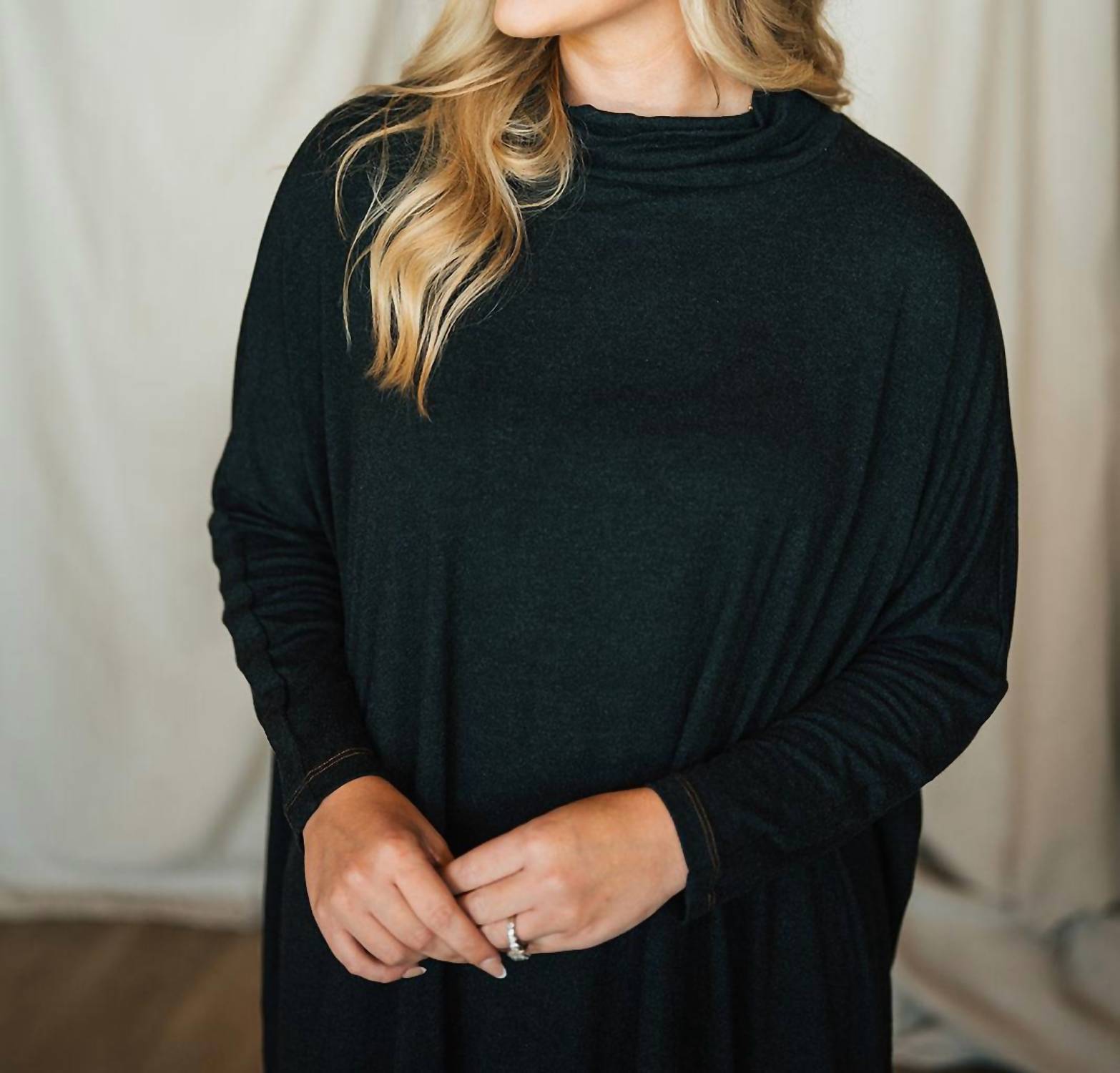 

Пуловер-туника Bess черного цвета TASHA POLIZZI