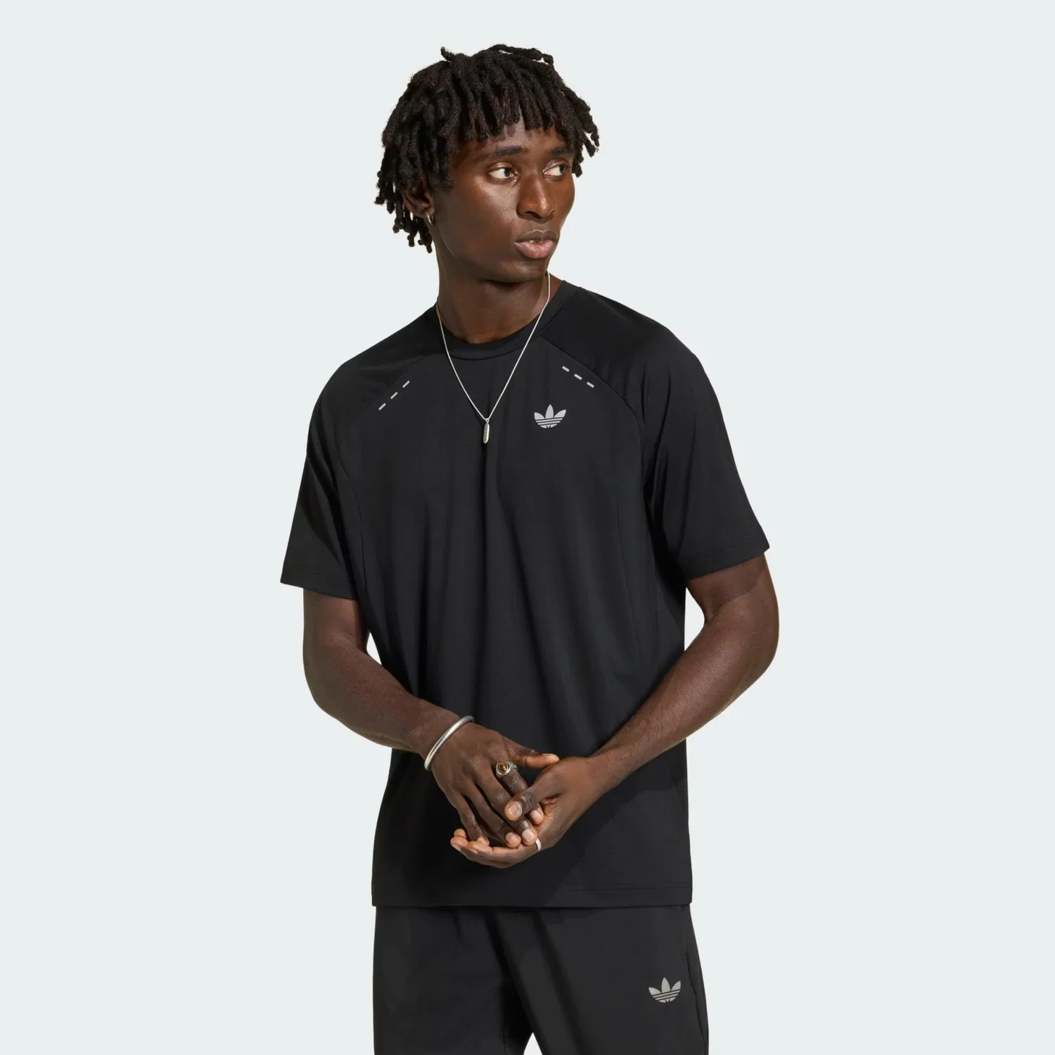 Футболка Adidas Originals ESSENTIALS черного цвета — фото 2