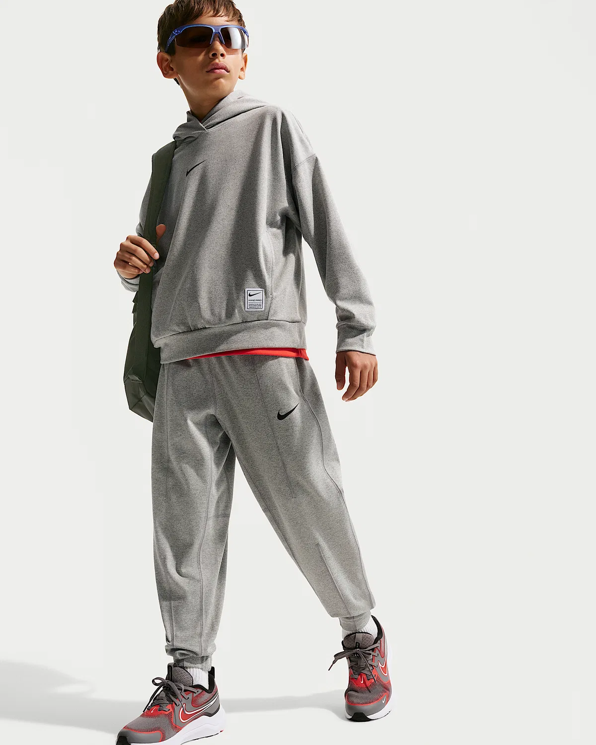 Детские (мальчики) спортивные штаны Nike Pro Dri-FIT из флиса, Dark Grey Heather/White/Black — фото 4