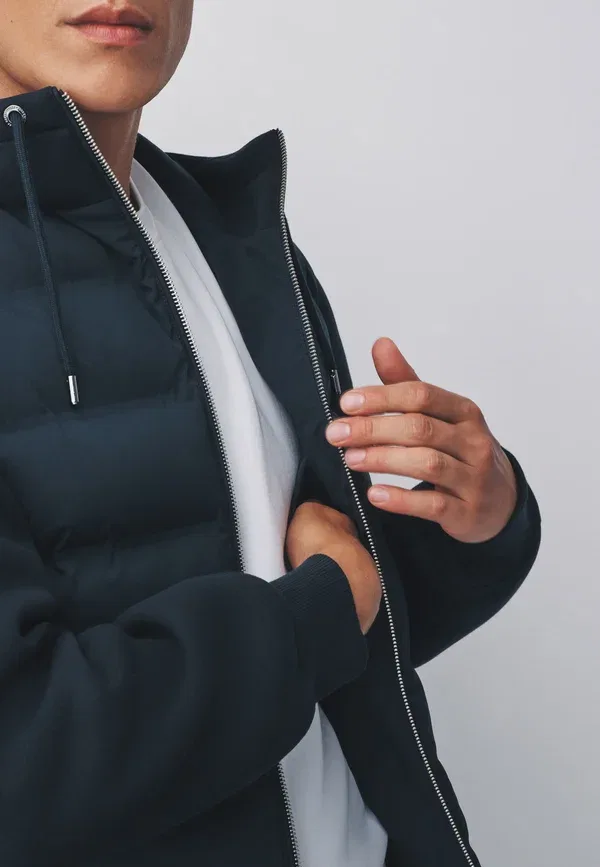 Куртка Regular fit hybrid quilted light Next, темно-синий — фото 3