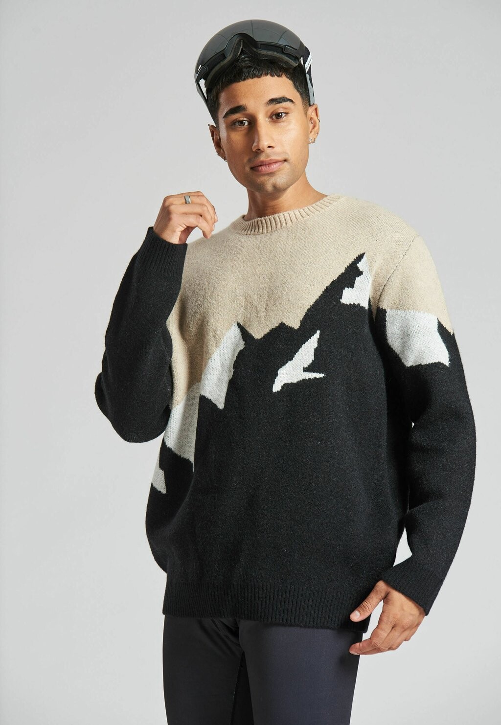 

Свитер Mountain Scene Crew Neck South Beach, черный