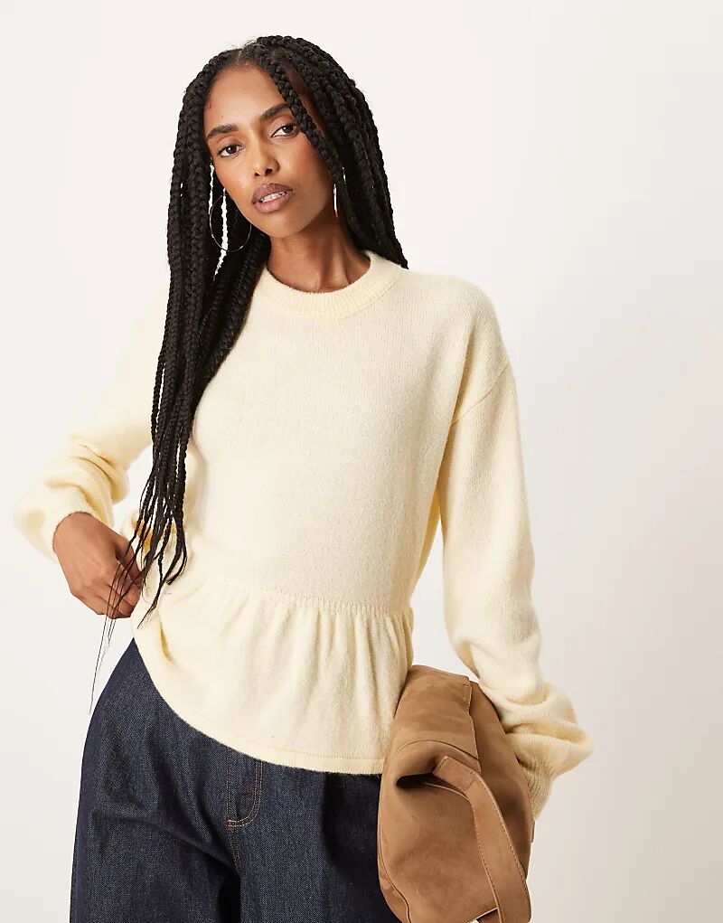 

Вязаный свитер с баской ASOS DESIGN цвета пахты