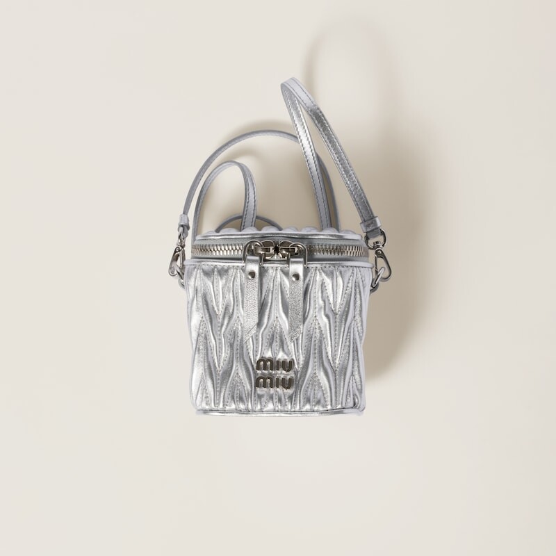 

Стеганая микросумка из кожи наппа Miu Miu, серебряный