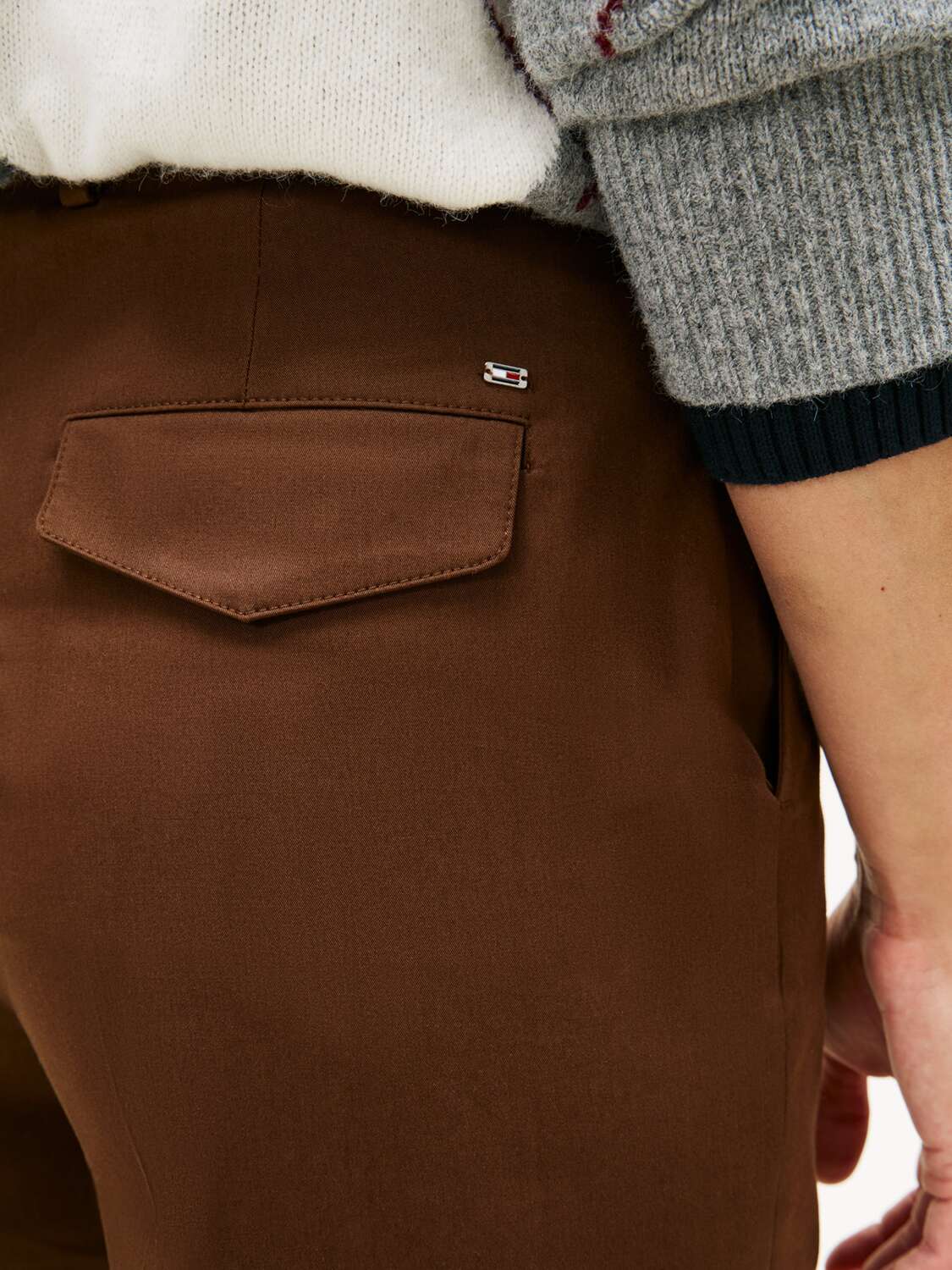 TOMMY HILFIGER Широкие брюки со складками в коричневом цвете — фото 4