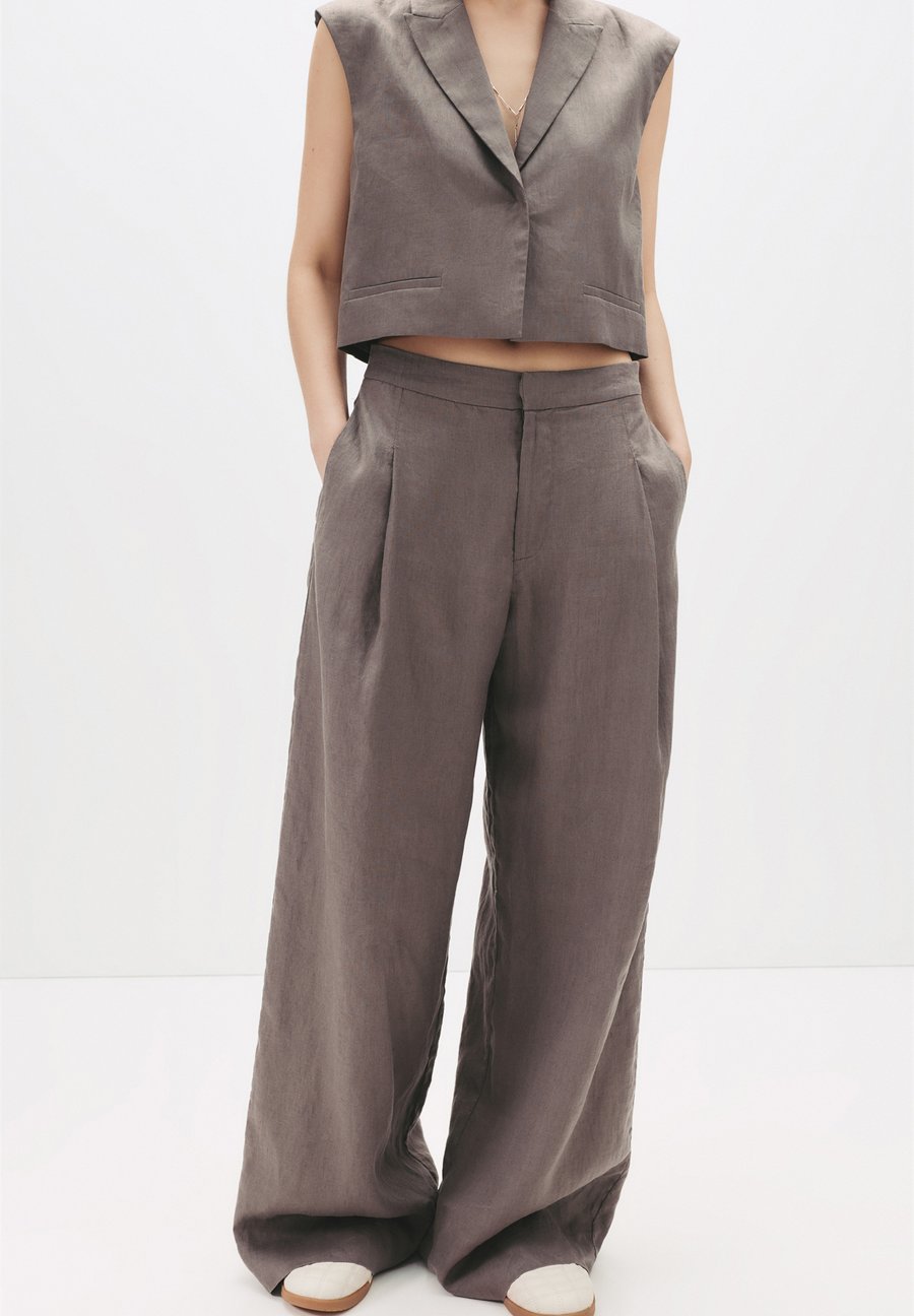 

Брюки PULL&BEAR Trousers, Taupe