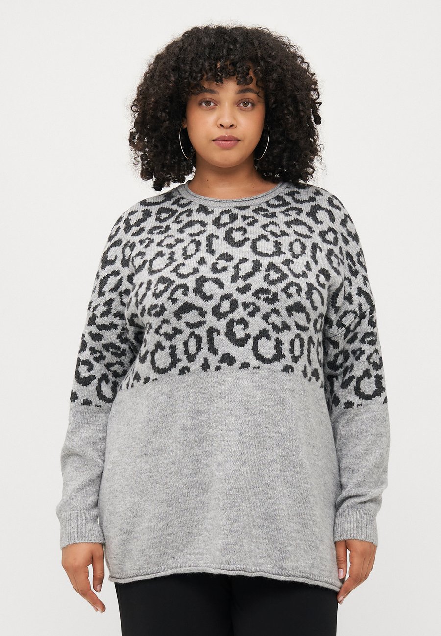 

Джемпер ONLY Carmakoma CARJADE ANIMAL O NECK , Light Grey Melange/Dark Grey/Mottled Light Grey