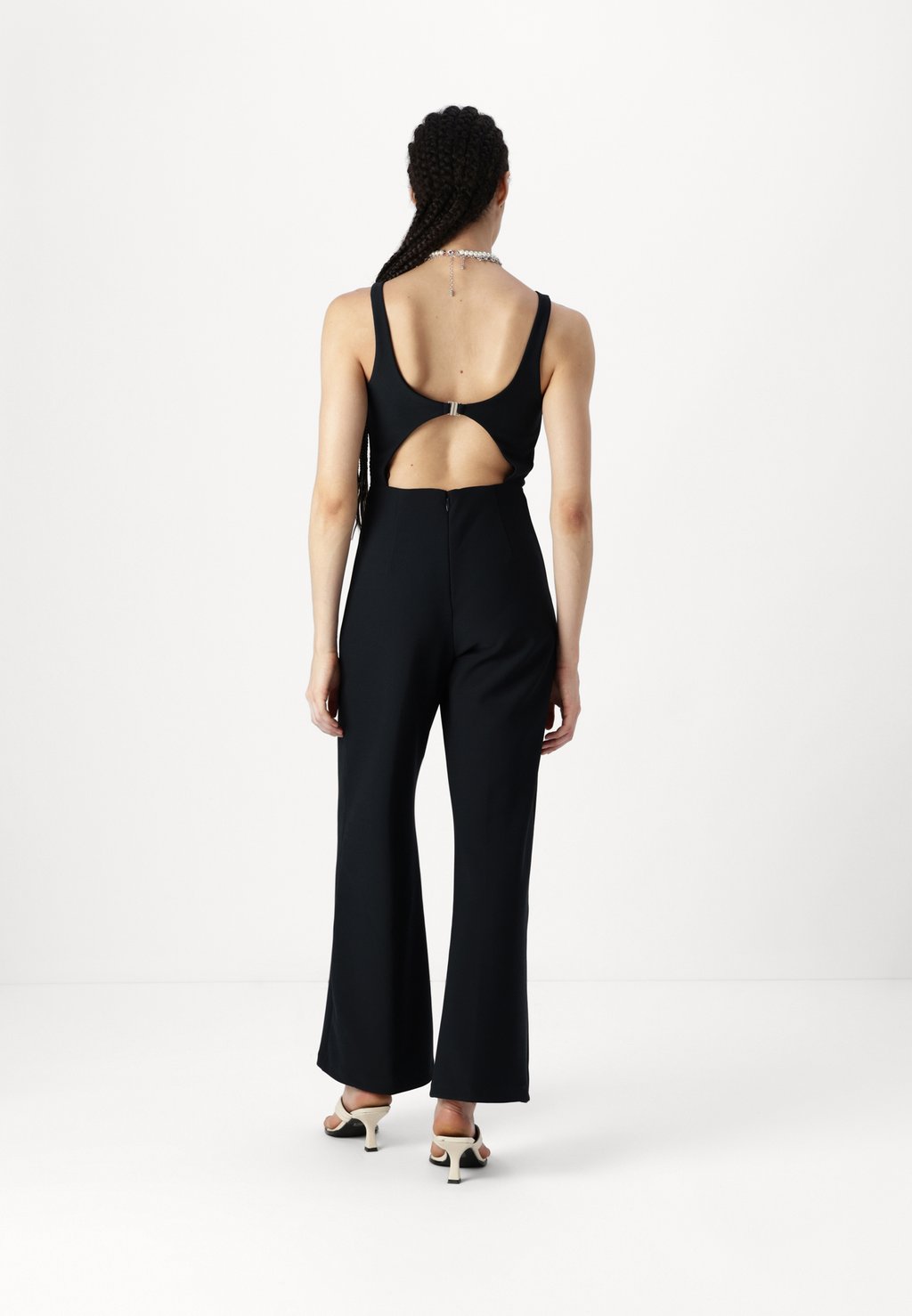 

Комбинезон CLASP BACK JUMPSUIT Abercrombie & Fitch, черный