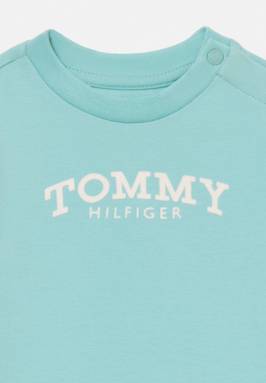 Футболка Tommy Hilfiger TEXTURED LOGO T-SHIRT, Ocean Spray/Light Blue — фото 3