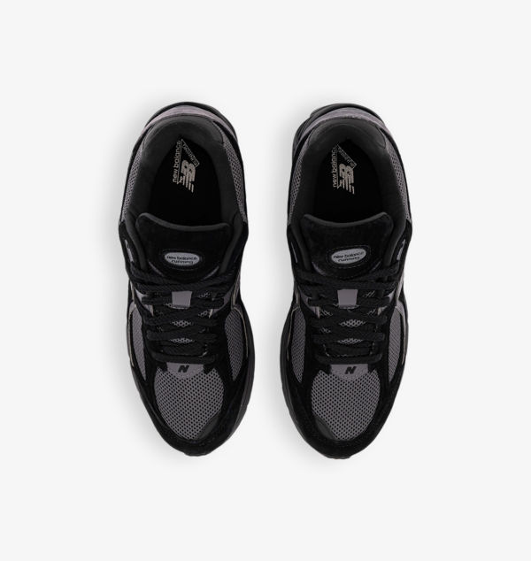 Низкие кроссовки из замши и сетки 2002 года New Balance, черный — фото 2