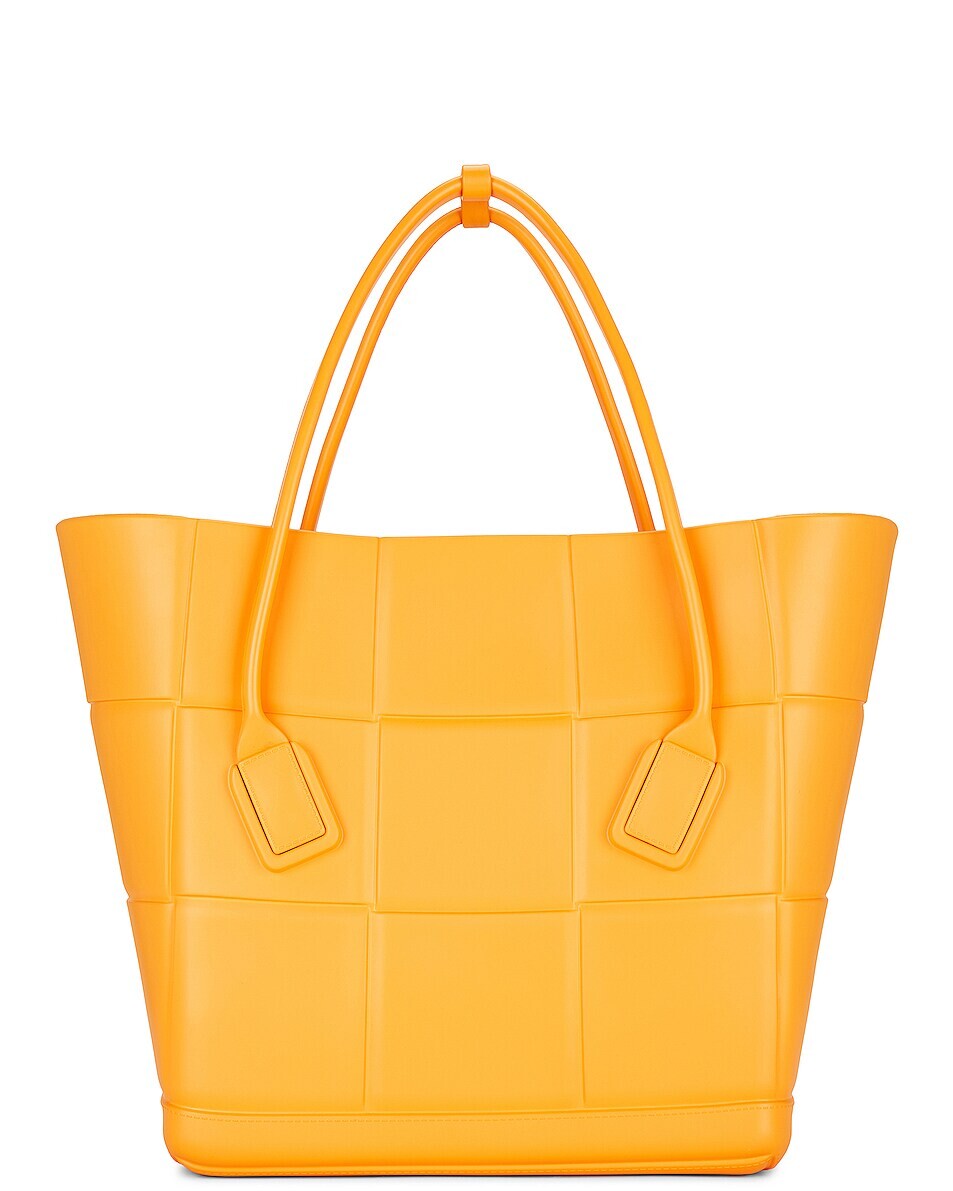 

Сумка-тоут Bottega Veneta Medium Arco Shopping, цвет Tangerine & Silver, Оранжевый, Сумка-тоут Bottega Veneta Medium Arco Shopping, цвет Tangerine & Silver