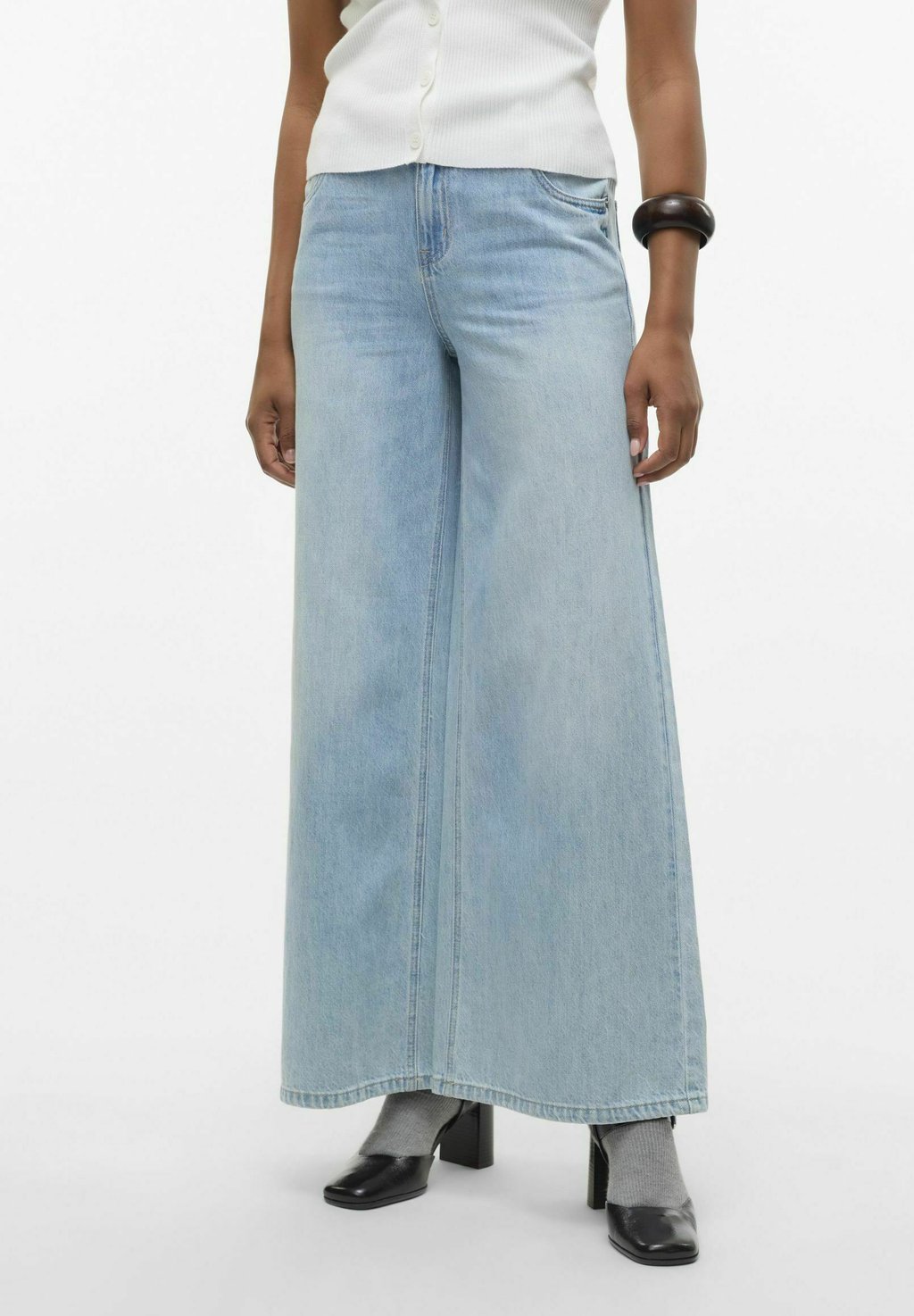 

Расклешенные джинсы WEIT GESCHNITTEN VMANNET MID RISE Vero Moda, цвет Medium Blue Denim