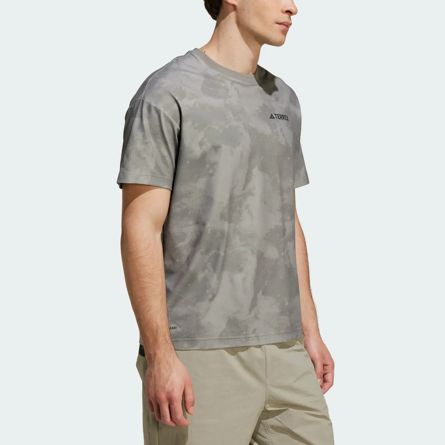 Adidas Футболка National Geographic Disney AEROREADY Unisex светло-кунжутный серый умбра — фото 4