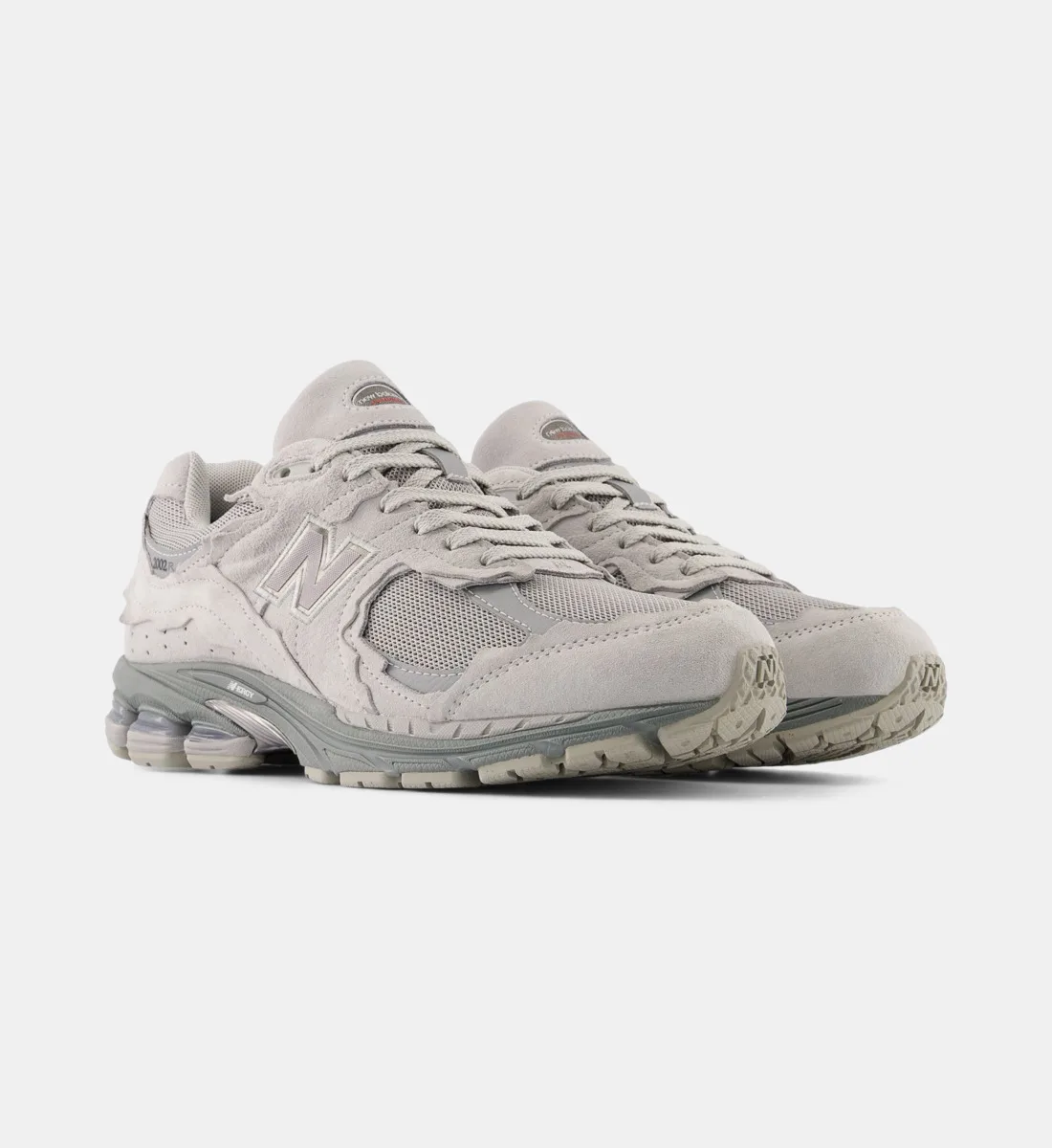 Низкие кроссовки 2002 из замши и сетки NEW BALANCE, серый — фото 2