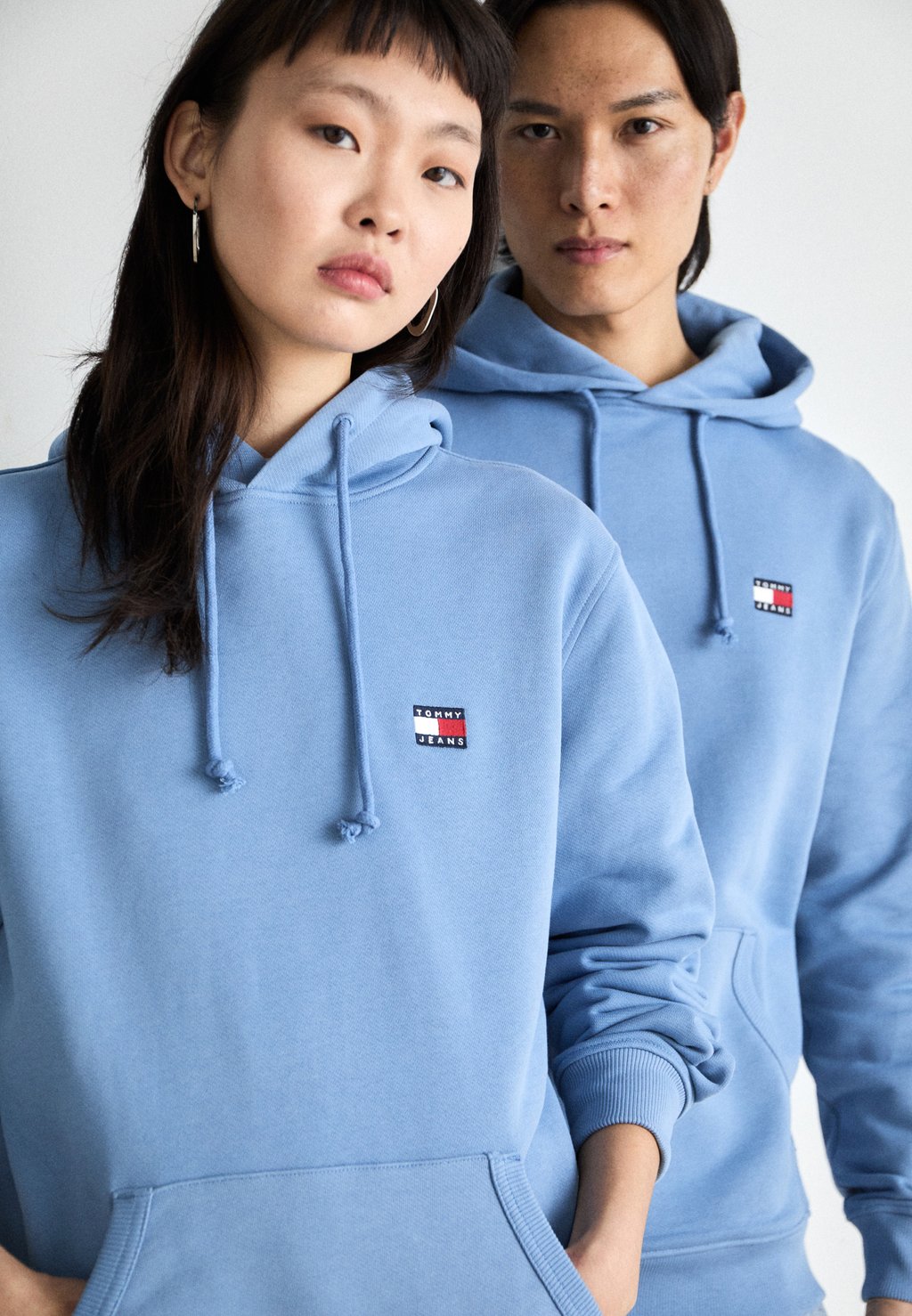 

Толстовка BADGE HOODIE Tommy Jeans, черный