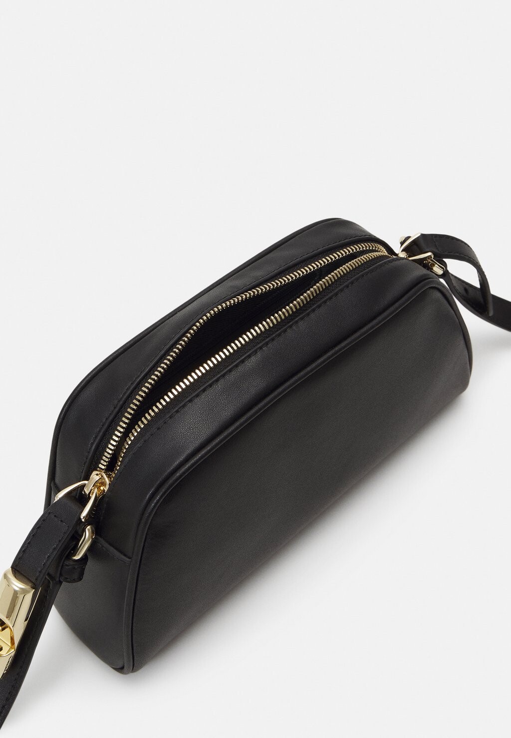 

Сумка через плечо GOCCIA CROSSBODY Furla, черный