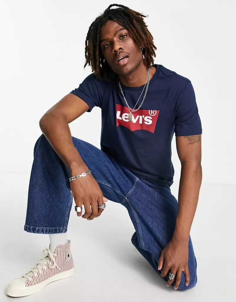 Темно-синяя футболка с логотипом Levi's