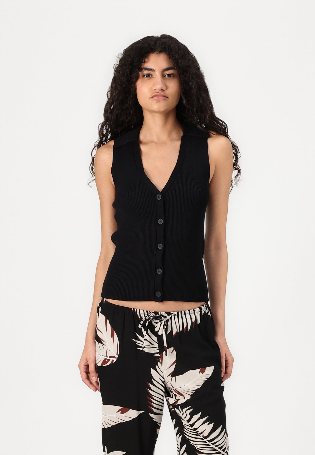 

Топ без рукавов VMWILLOW V NECK Vero Moda, черный