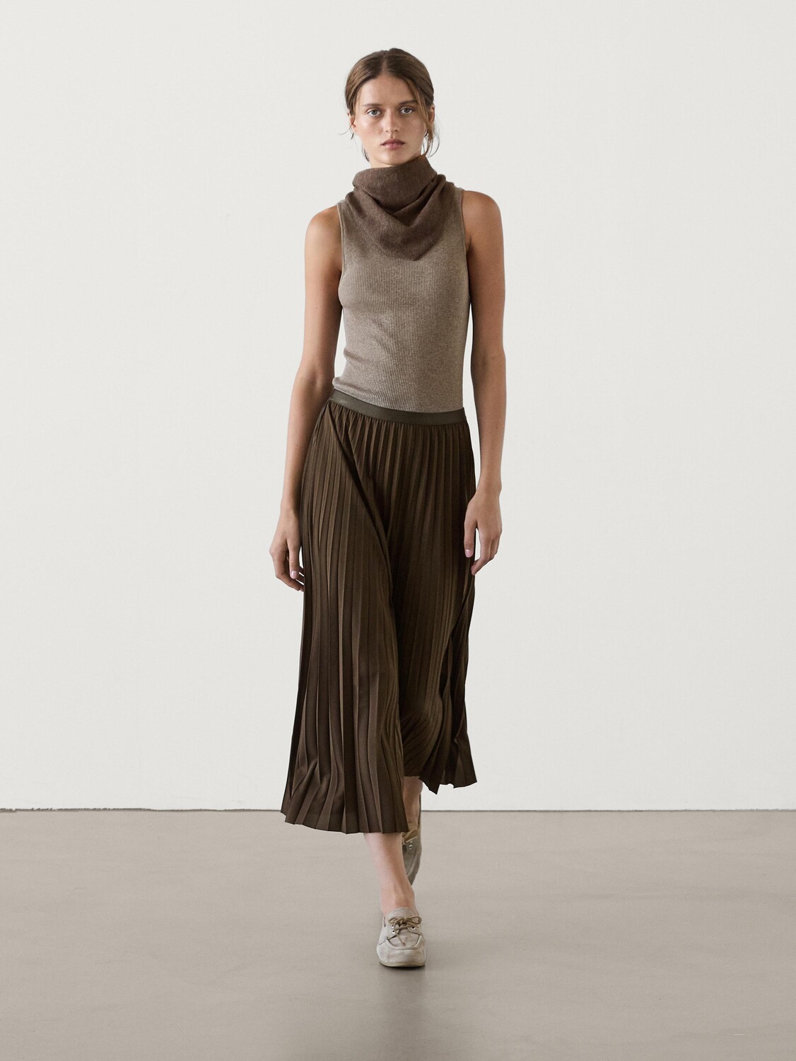 

Длинная плиссированная расклешенная юбка Massimo Dutti, зеленый