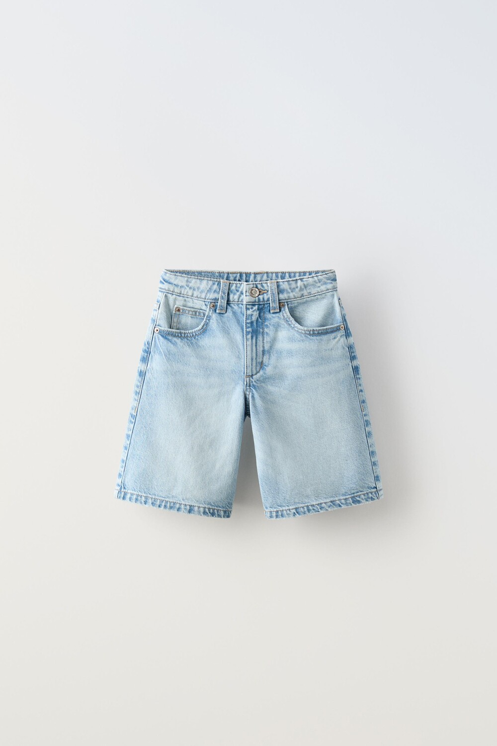 

Джинсовые бермудские шорты ZARA, светло-голубой