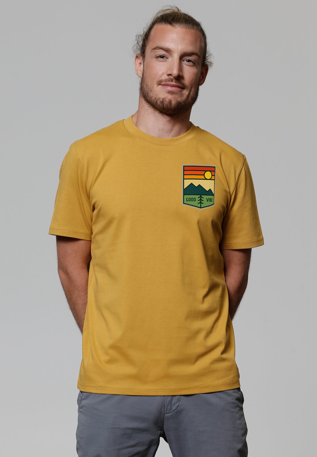 

Футболка с принтом GOOD VIBE watapparel, горчично-желтый