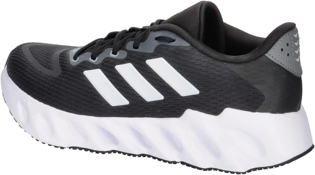 Мужские беговые кроссовки Adidas Switch FWD, Core Black Cloud White Halo Silver — фото 3