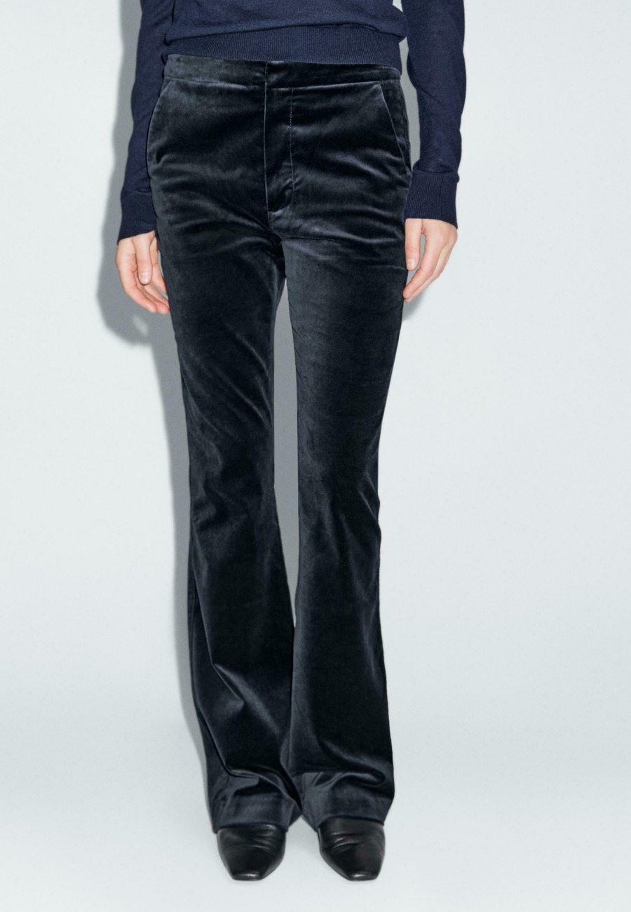 

Брюки Massimo Dutti SKINNY FLARE FIT VELVET, Dark Blue