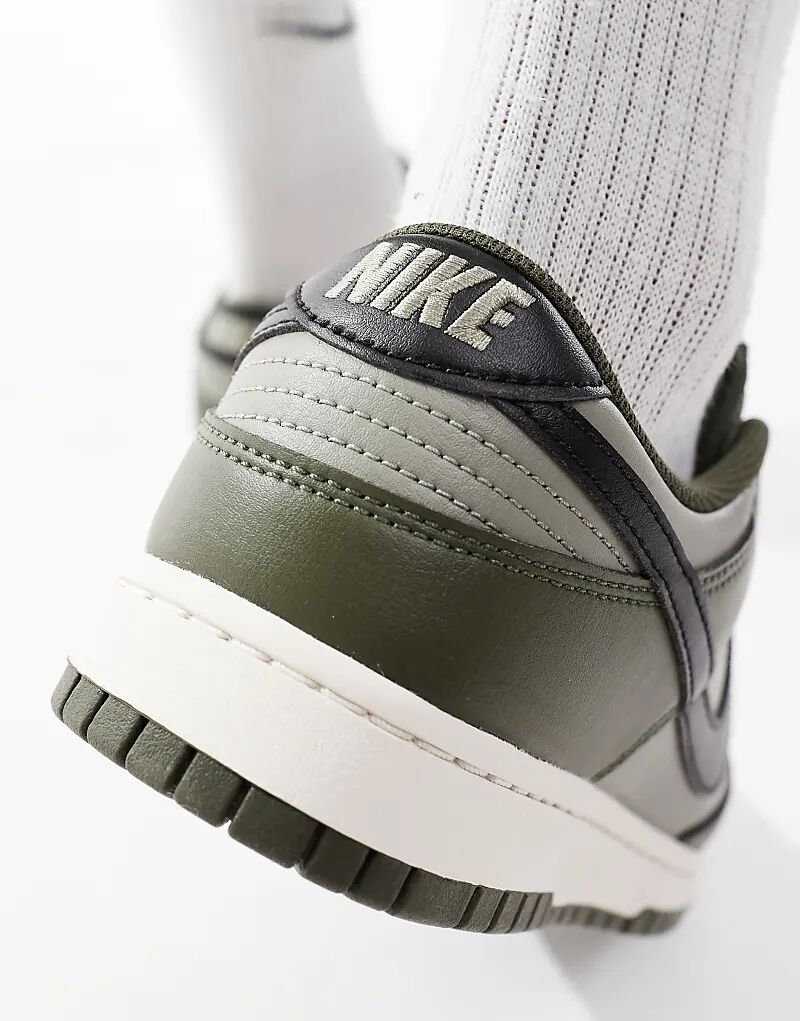 Кроссовки Nike Dunk Low Retro зеленого цвета — фото 4