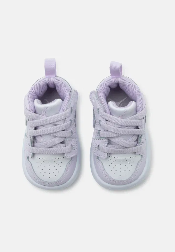 Детские кроссовки Jordan 1, едва виноградный/белый/фиолетовый туман — фото 4