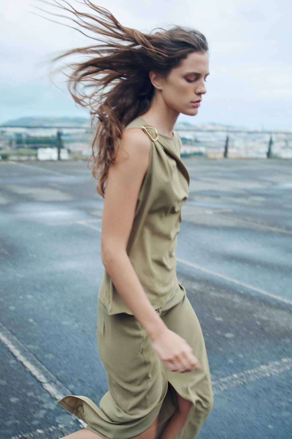 

Струйный топ с пряжкой ZARA, хаки
