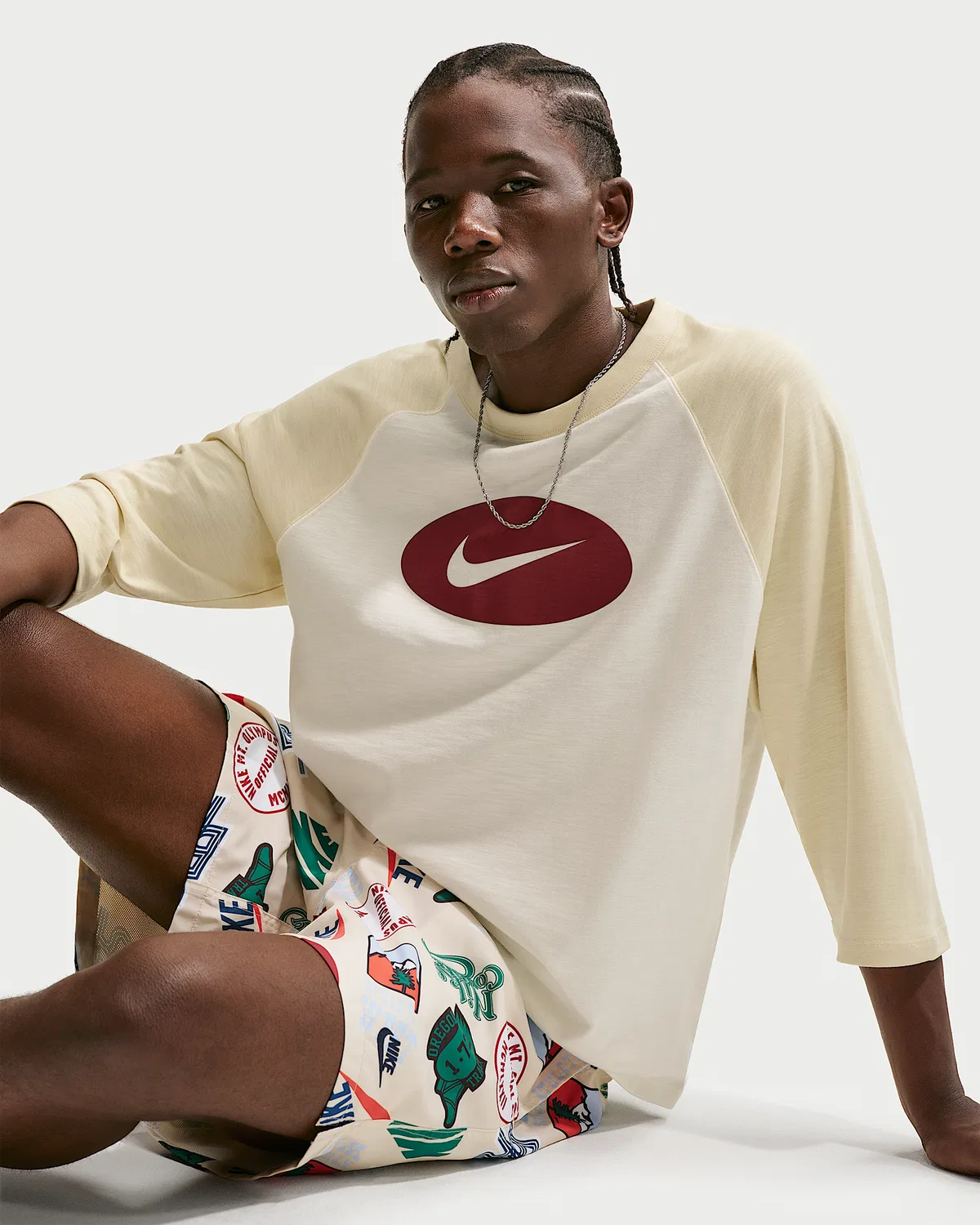 Мужская футболка Nike Club с рукавом 3/4 реглан, Light Khaki/Sail/Team Crimson — фото 3