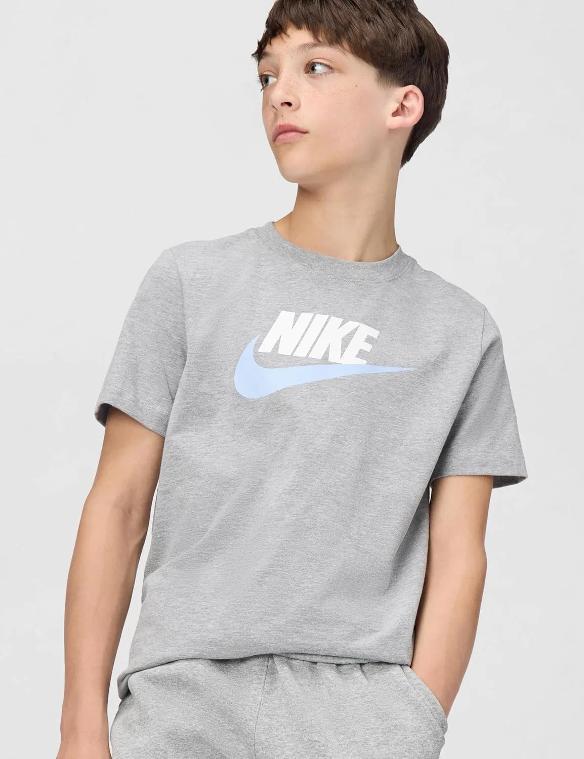 Футболка для детей Nike Sportswear Club, тёмно-серый меланж/белый/голубой — фото 4