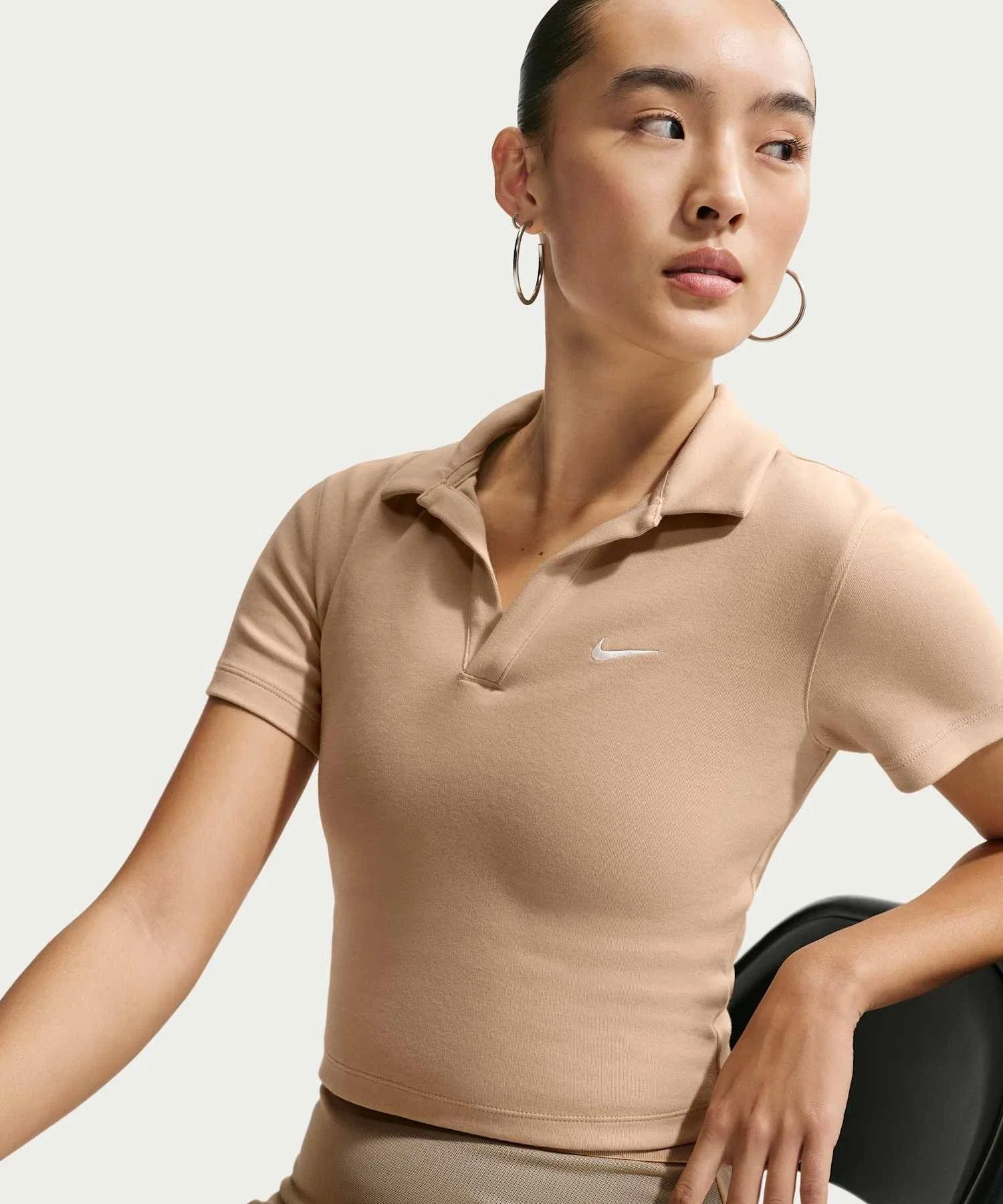 Женская поло-рубашка Nike Sportswear Essential с коротким рукавом DV7885-286, льняная. — фото 3