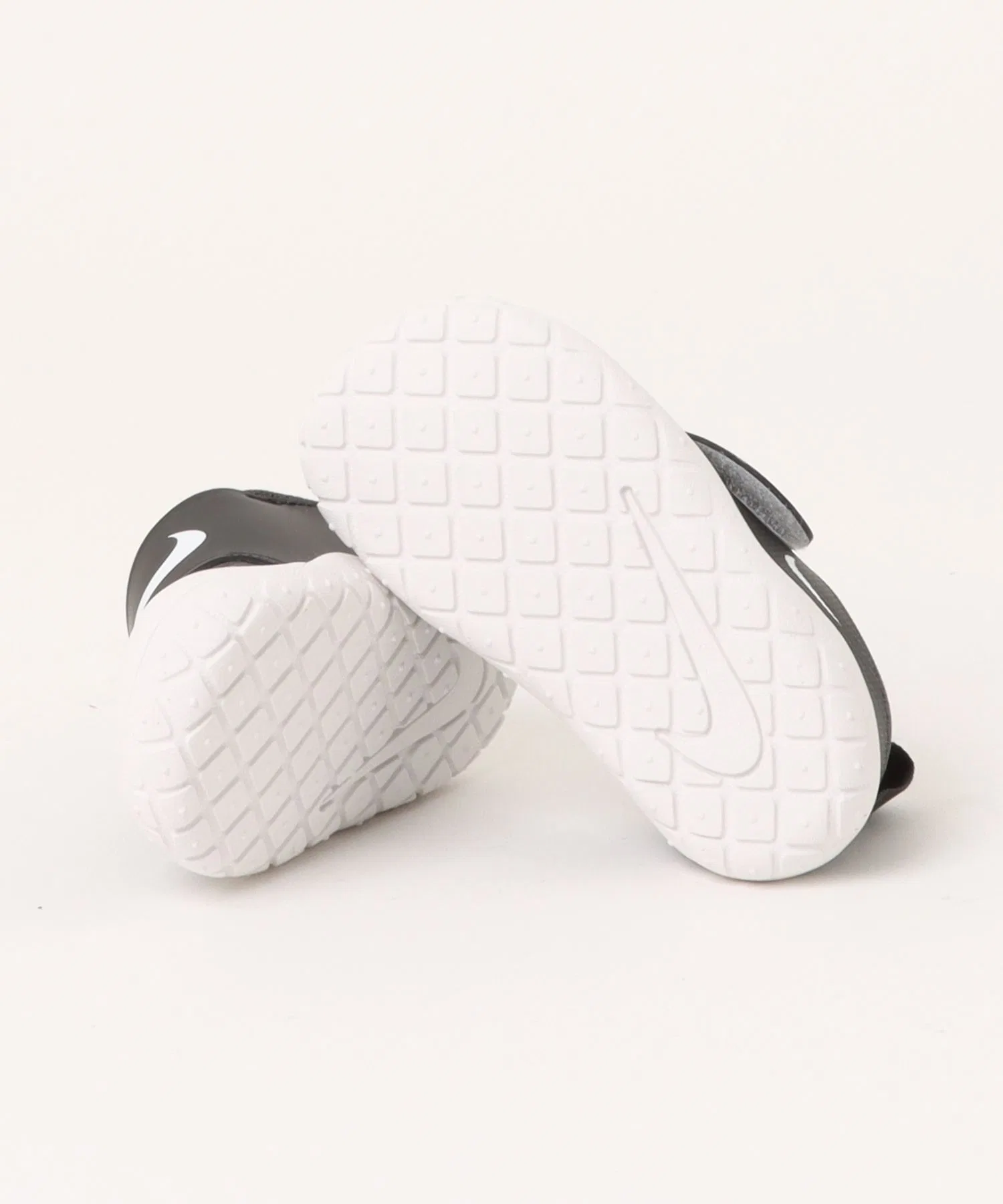 Детские кроссовки NIKE SWOOSH 1 ESSENTIAL чёрные — фото 3
