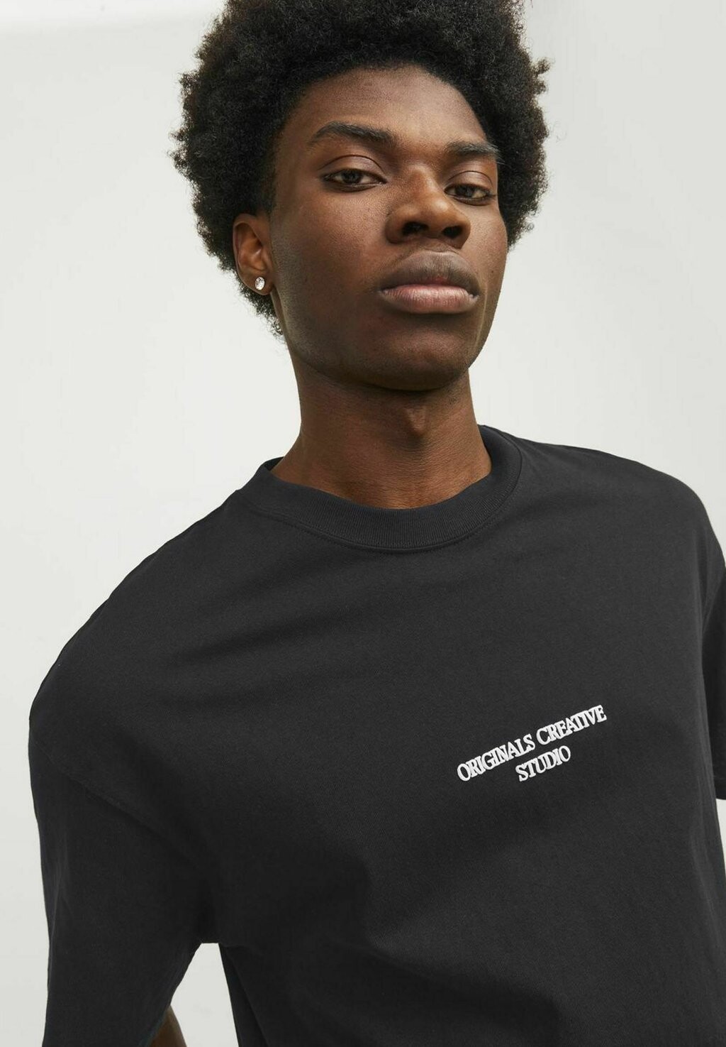 

Футболка с принтом RUNDHALS Jack & Jones, черный