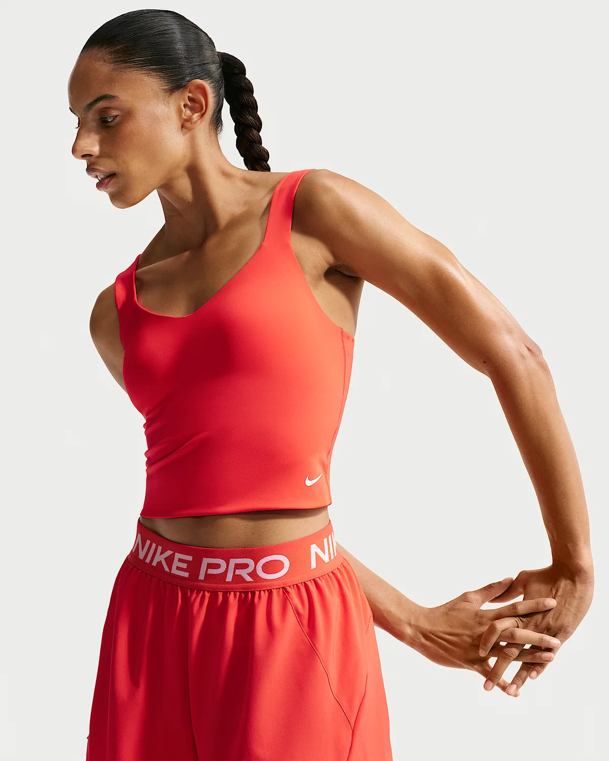 Женский топ-бра Nike Pro Sculpt средней поддержки с поролоном, Light Crimson/White — фото 3