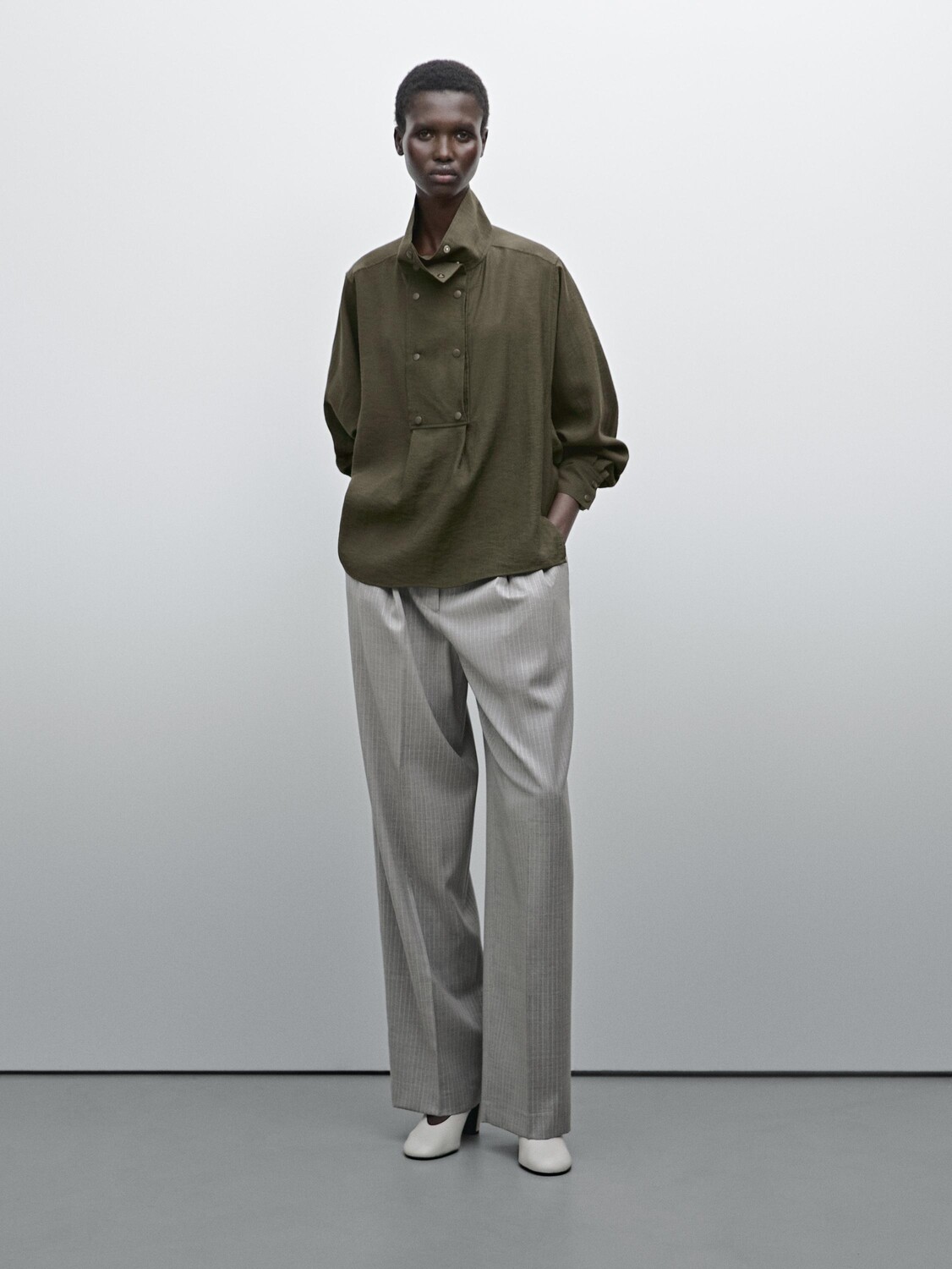 

Струящаяся рубашка с пуговицами на груди Massimo Dutti, зеленый