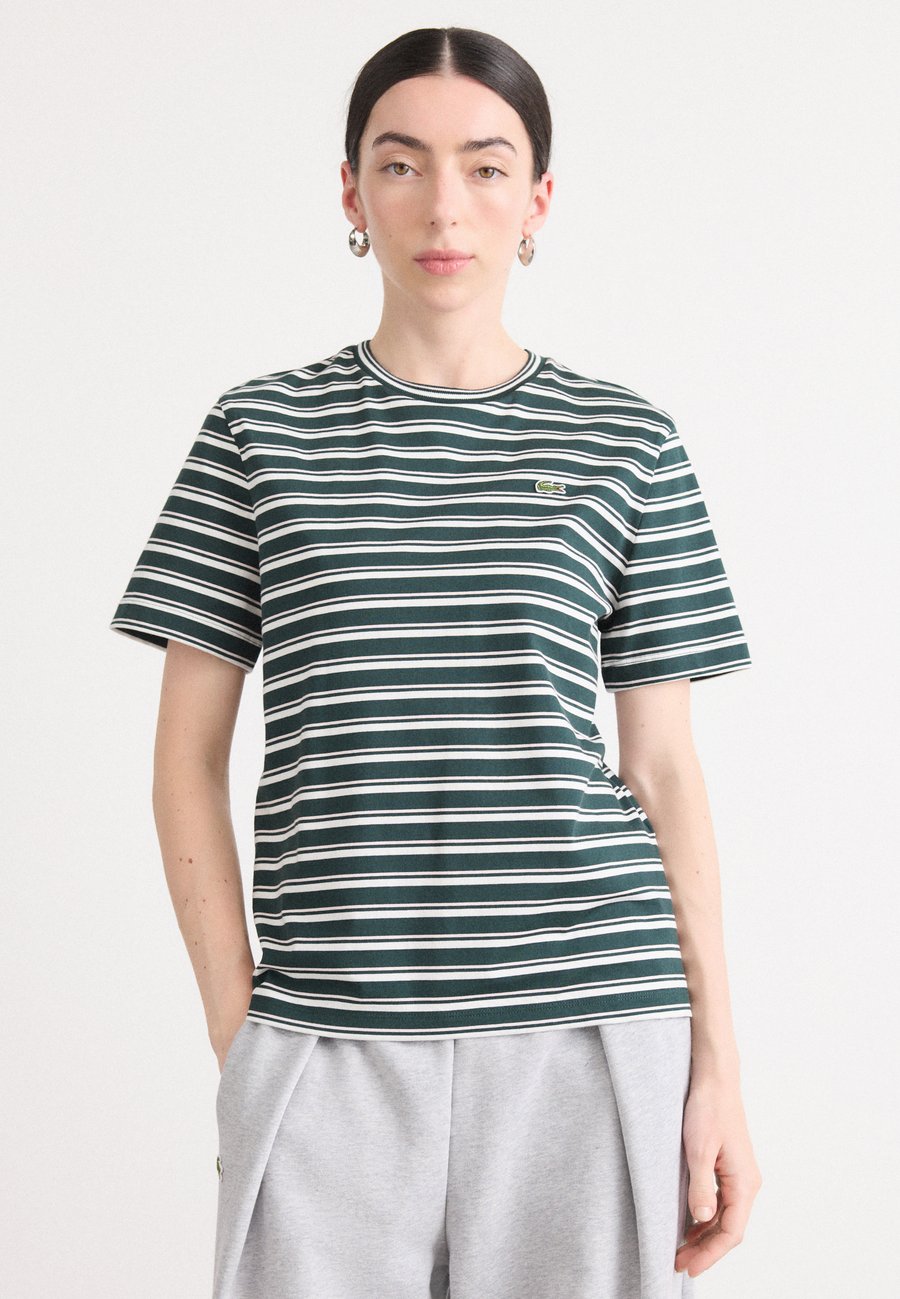 

Футболка Lacoste Print T-shirt, Sinople/Flour-Nidus/Dark Blue, Синий, Футболка Lacoste Print T-shirt, Sinople/Flour-Nidus/Dark Blue