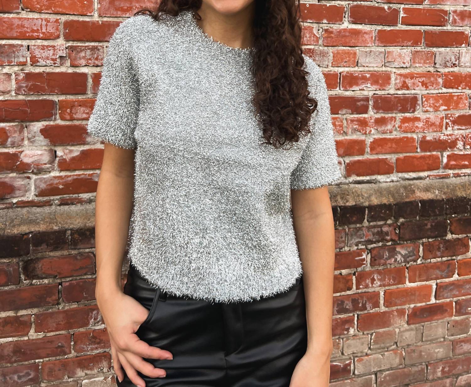 

Серебристый короткий свитер Adeline с короткими рукавами Design History