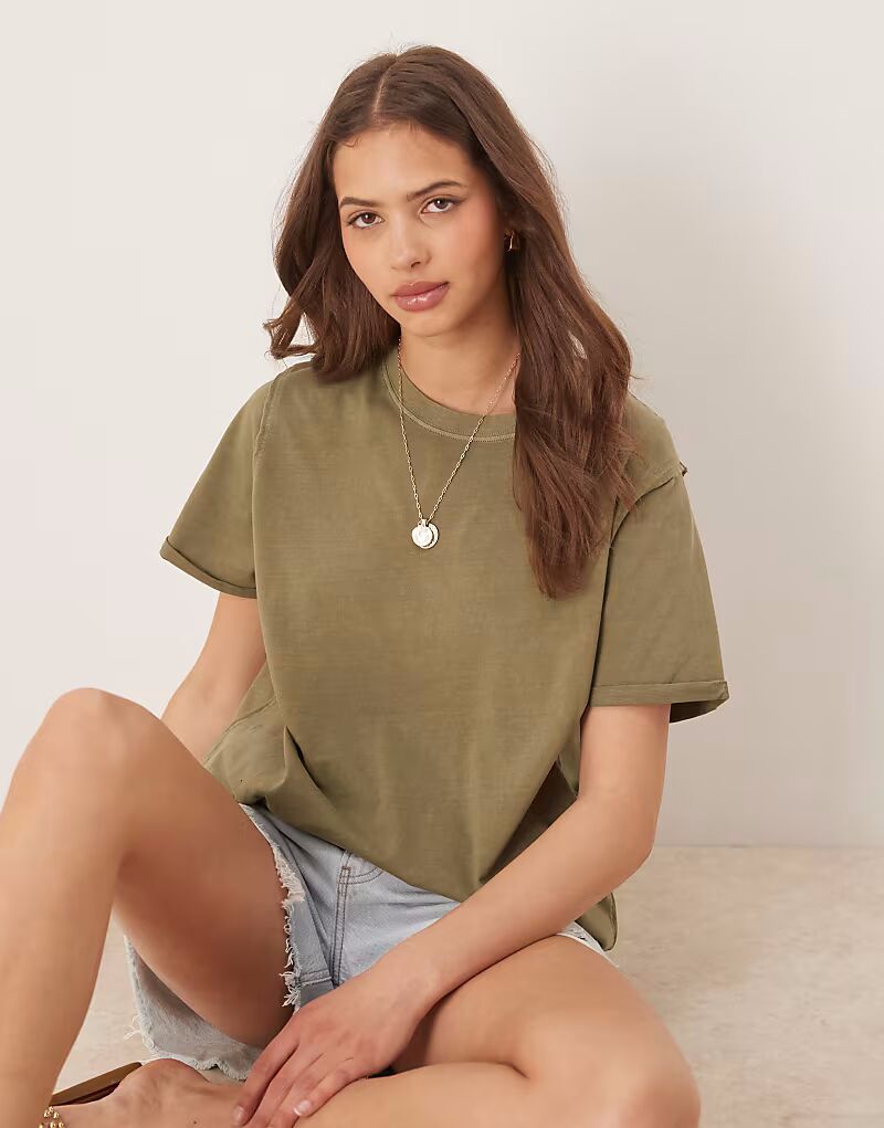 

Футболка свободного кроя с необработанными краями ASOS DESIGN цвета хаки