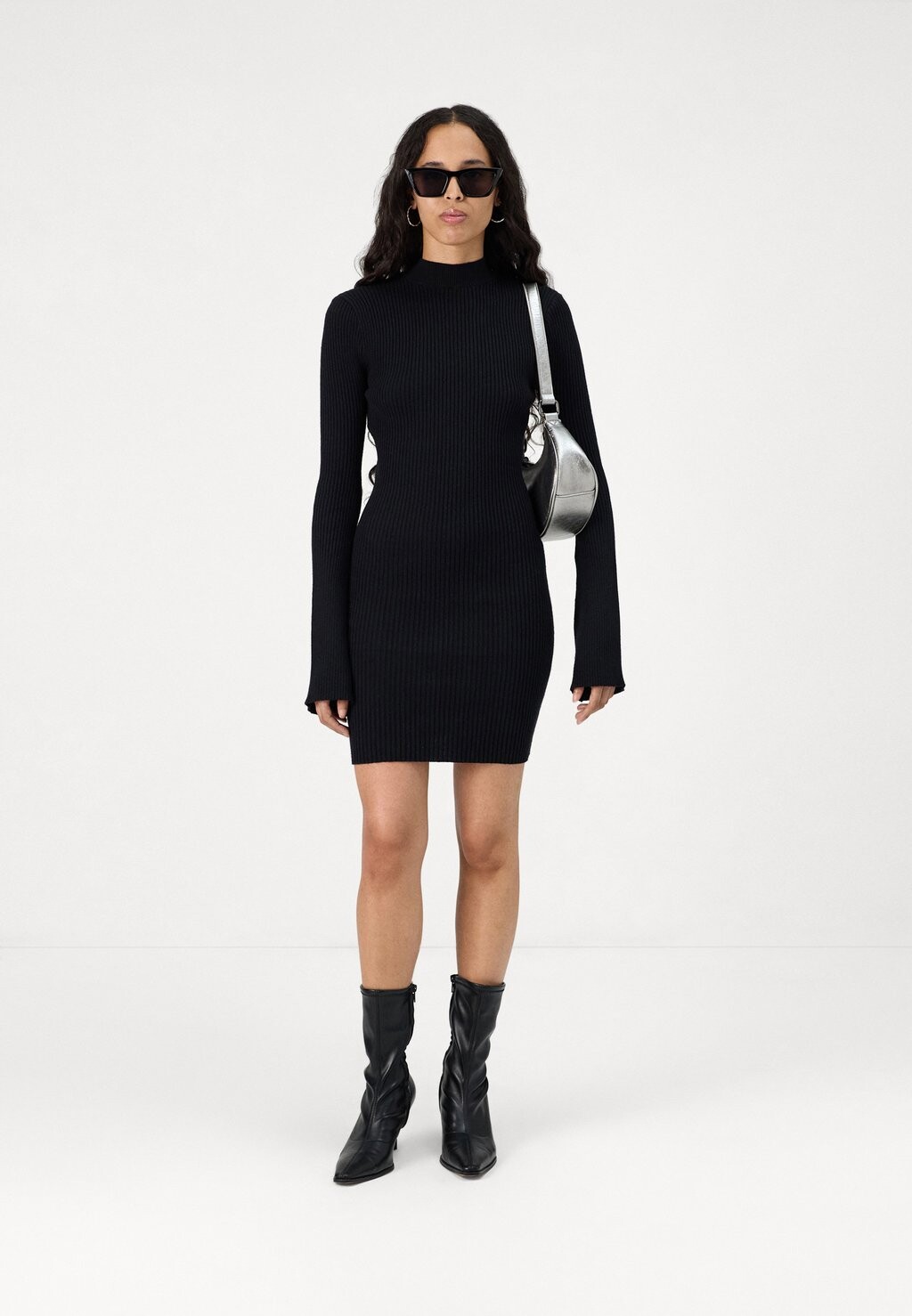 

Платье-свитер SNRUPI MINI DRESS SOMETHINGNEW, черный