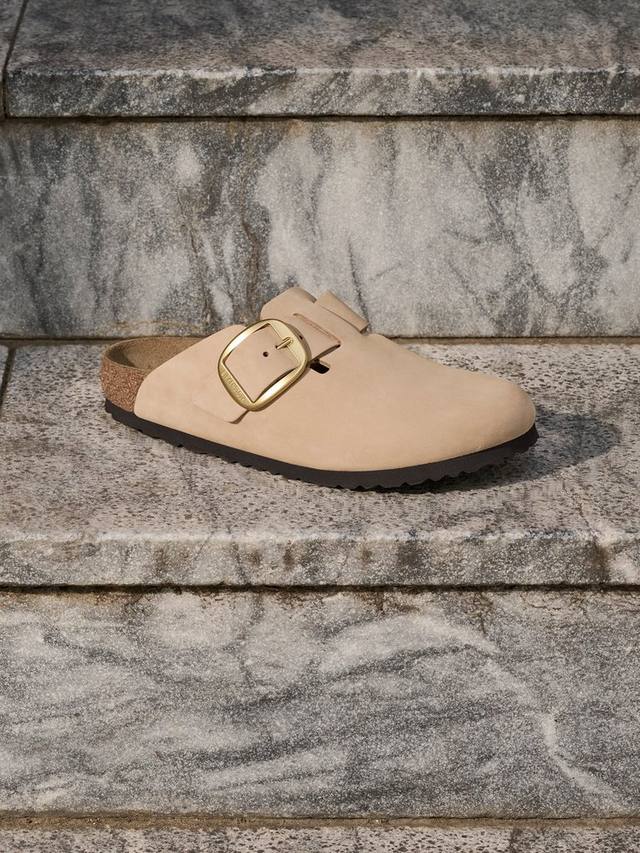 Бостонские клоги из нубука Narrow Fit с большой пряжкой Birkenstock, Sandcastle — фото 4