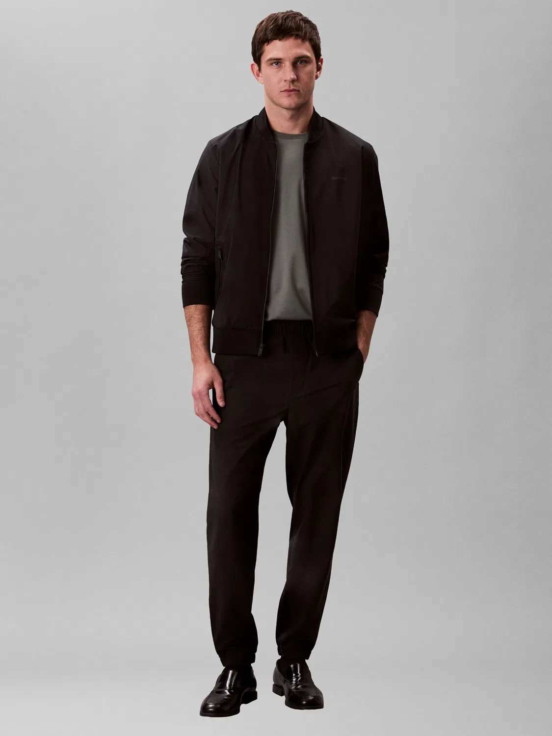Брюки Calvin Klein Regular Pants Slim Fit Tech Pull-on черного цвета — фото 2