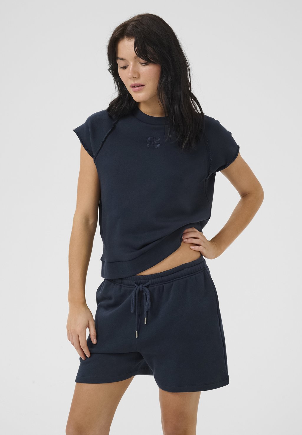 

Базовая футболка SARA BOXY TEE My Essential Wardrobe, темно-синий