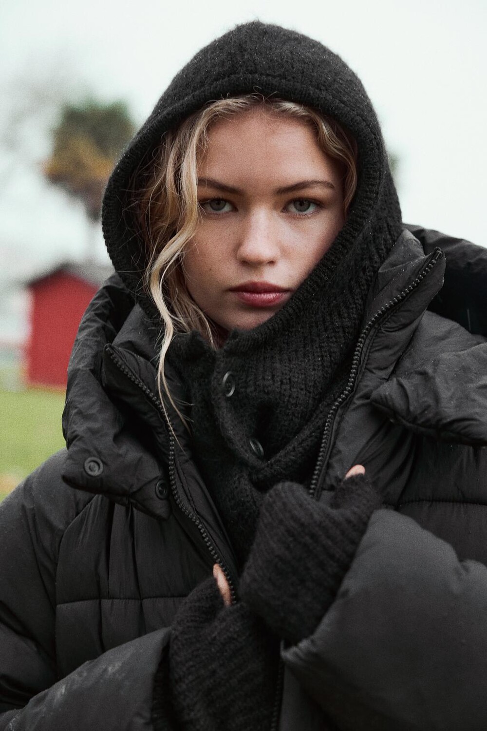 

Шарф с капюшоном на пуговицах ZARA, черный