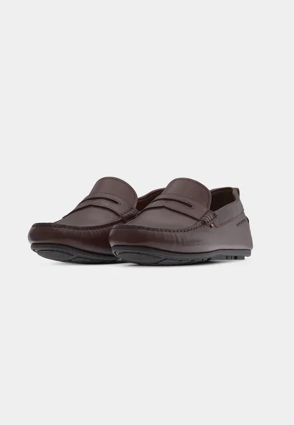 Лоферы Tommy Hilfiger Logo leather driver shoes moccasins, темный мокко — фото 3
